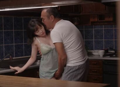 O pai viúvo -naqueleira encontrou uma filha - -escrete que precisa de sexo