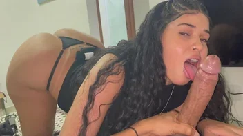Gatinha Brasileira Fazendo Boquete e Levando Pica Gross
