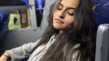 A garota mais negra me explodiu em um meio de transporte